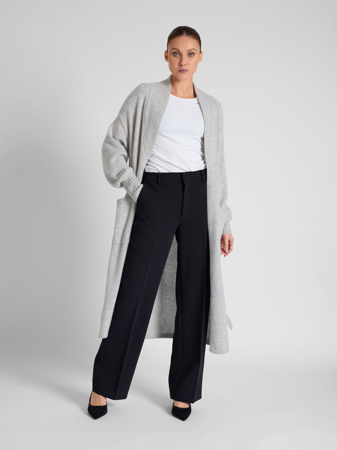 Cashmere coat "Trench" in 100% pure cashmere. Scandinavian design by Kashmina. Color:  Light Grey.