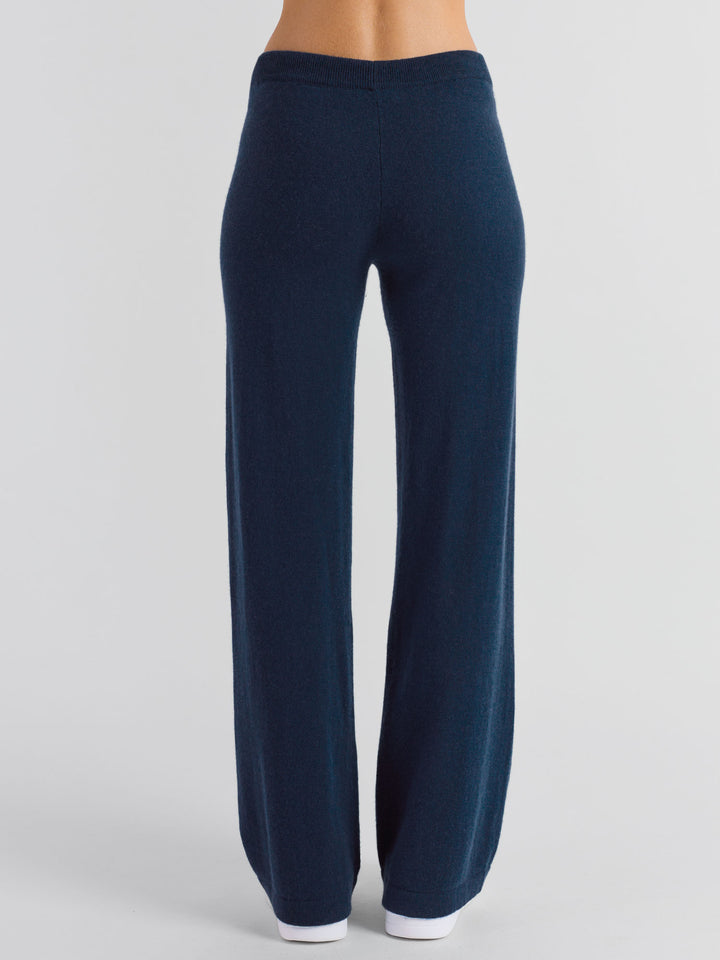 Cashmere pants "classic pants"  in 100% pure cashmere. Color: Mountain Blue. Scandinavian design by Kashmina.