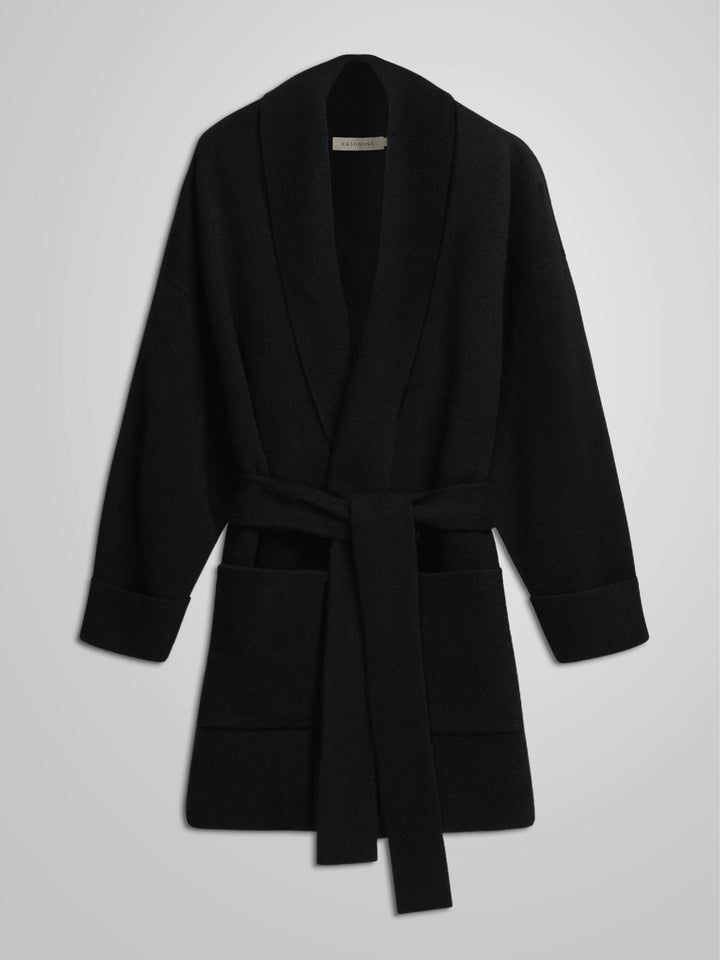 Cashmere coat "Liv" in 100% pure cashmere. Scandinavian design by Kashmina. Color: Black.