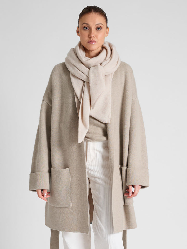 Cashmere coat "Liv" in 100% pure cashmere. Scandinavian design by Kashmina. Color: Ginger.