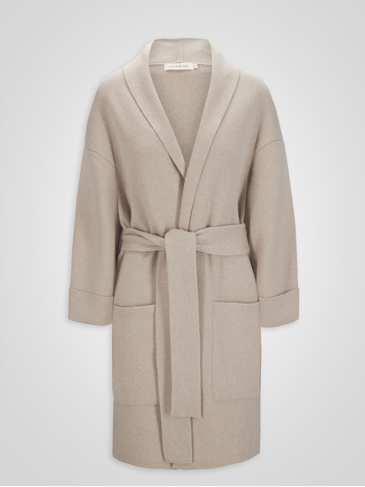 Cashmere coat "Liv" in 100% pure cashmere. Scandinavian design by Kashmina. Color: Ginger.