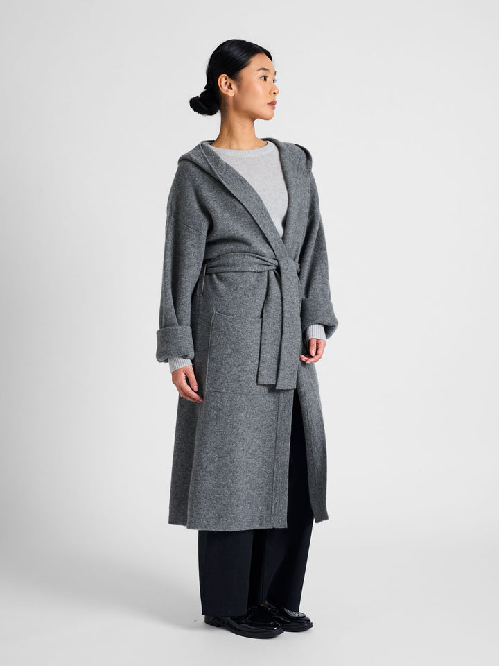 Cashmere coat "Nora" in 100% pure cashmere. Scandinavian design by Kashmina. Cashmere hooded cardigan. Color: Dark Grey.
