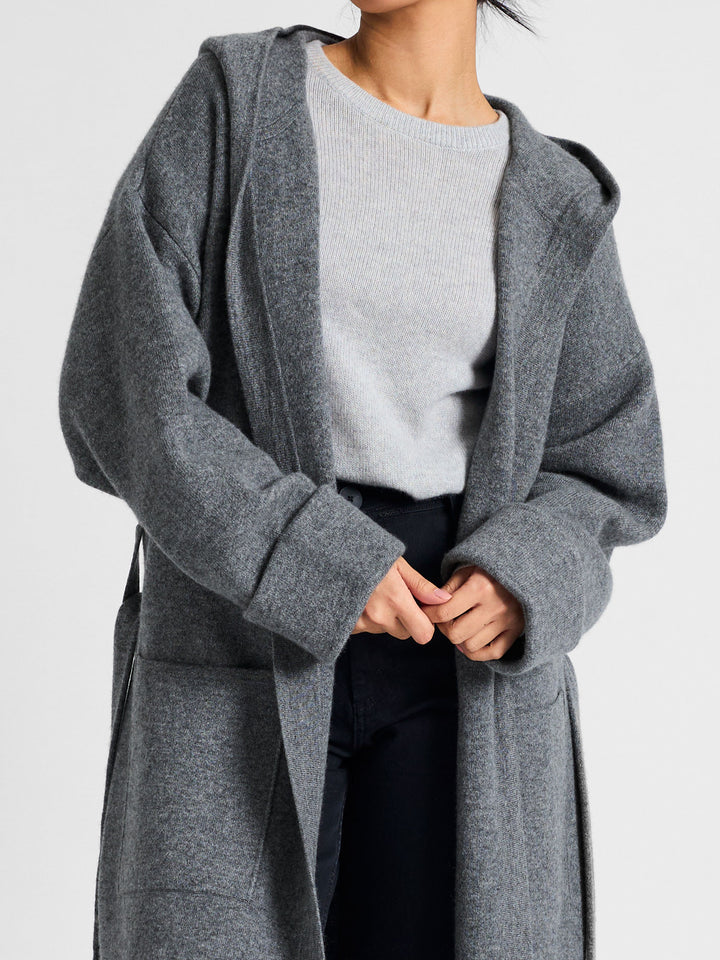 Cashmere coat "Nora" in 100% pure cashmere. Scandinavian design by Kashmina. Cashmere hooded cardigan. Color: Dark Grey.