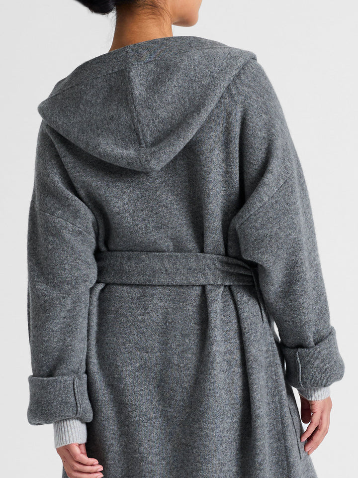 Cashmere coat "Nora" in 100% pure cashmere. Scandinavian design by Kashmina. Cashmere hooded cardigan. Color: Dark Grey.