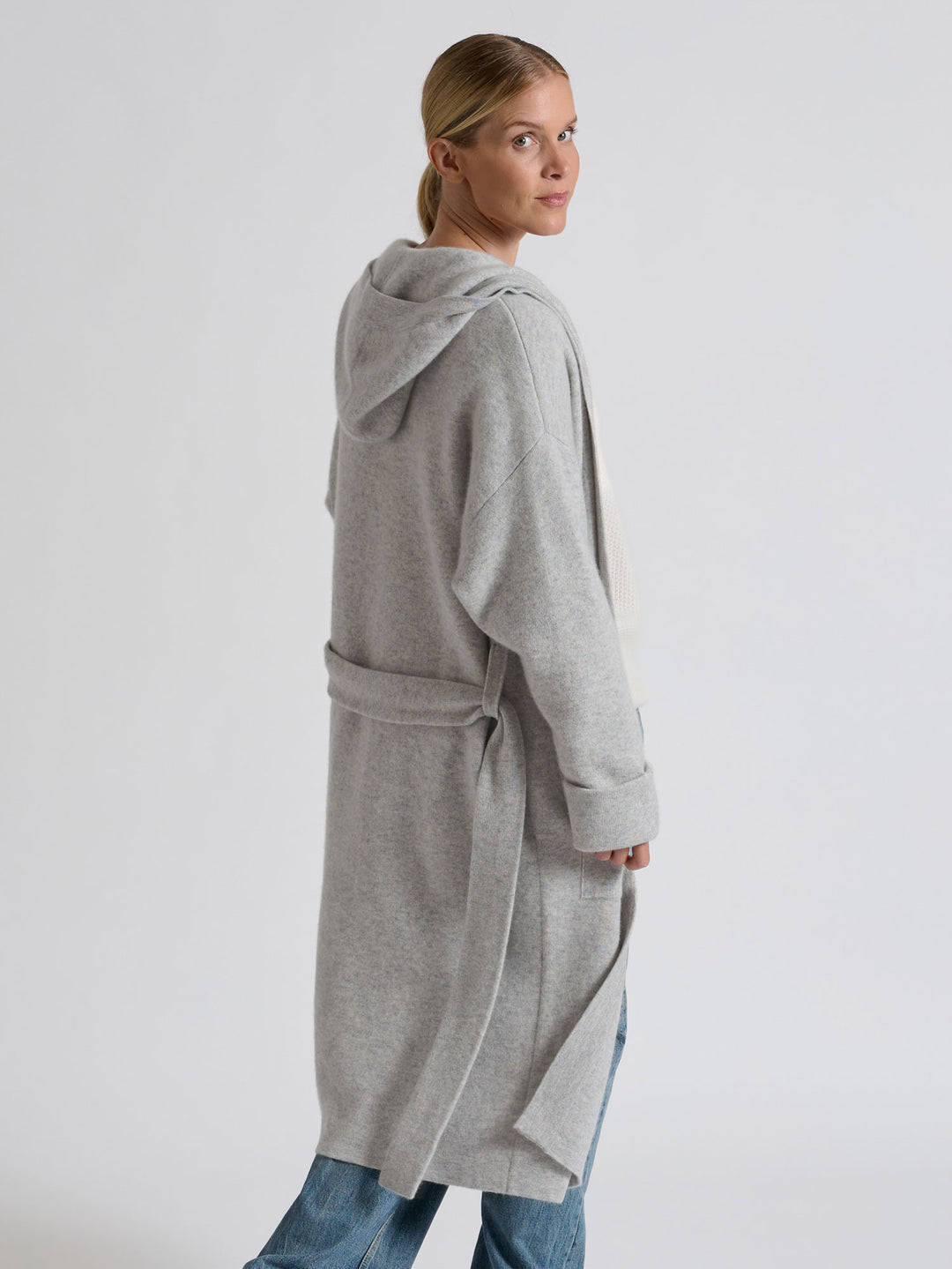 cashmere coat "Nora" with hood, from Kashmina. 100% cashmere, light grey
