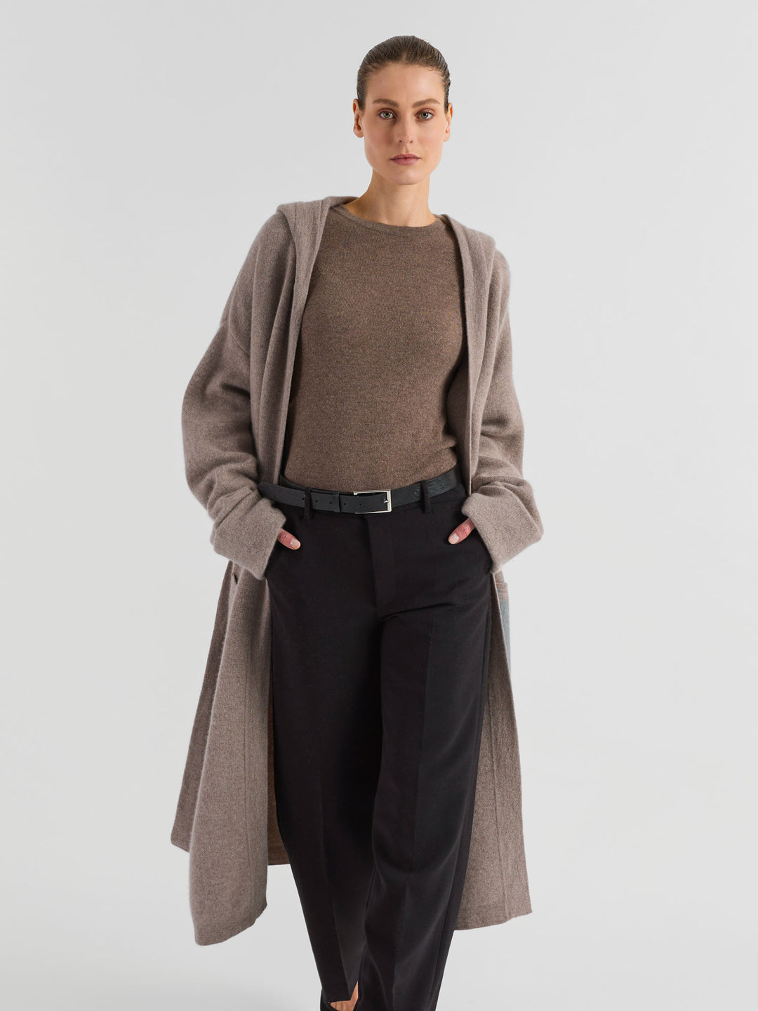 Hooded cashmere coat "Nora" in 100% pure cashmere. Scandinavian design by Kashmina. Color: Toast / light brown.