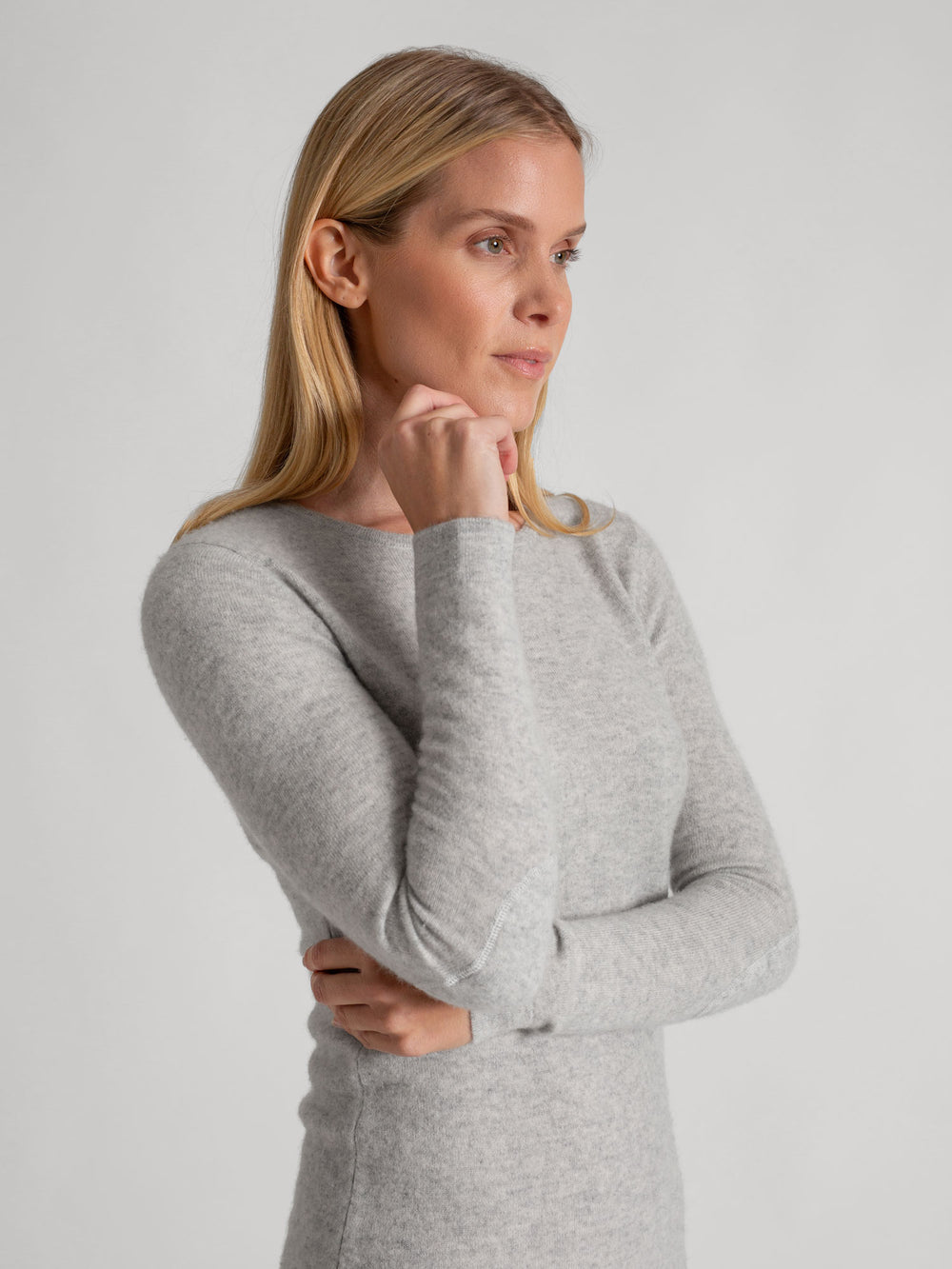 Cashmere dress "Classy" in 100% pure cashmere. Scandinavian design by Kashmina. Color: Light Grey.