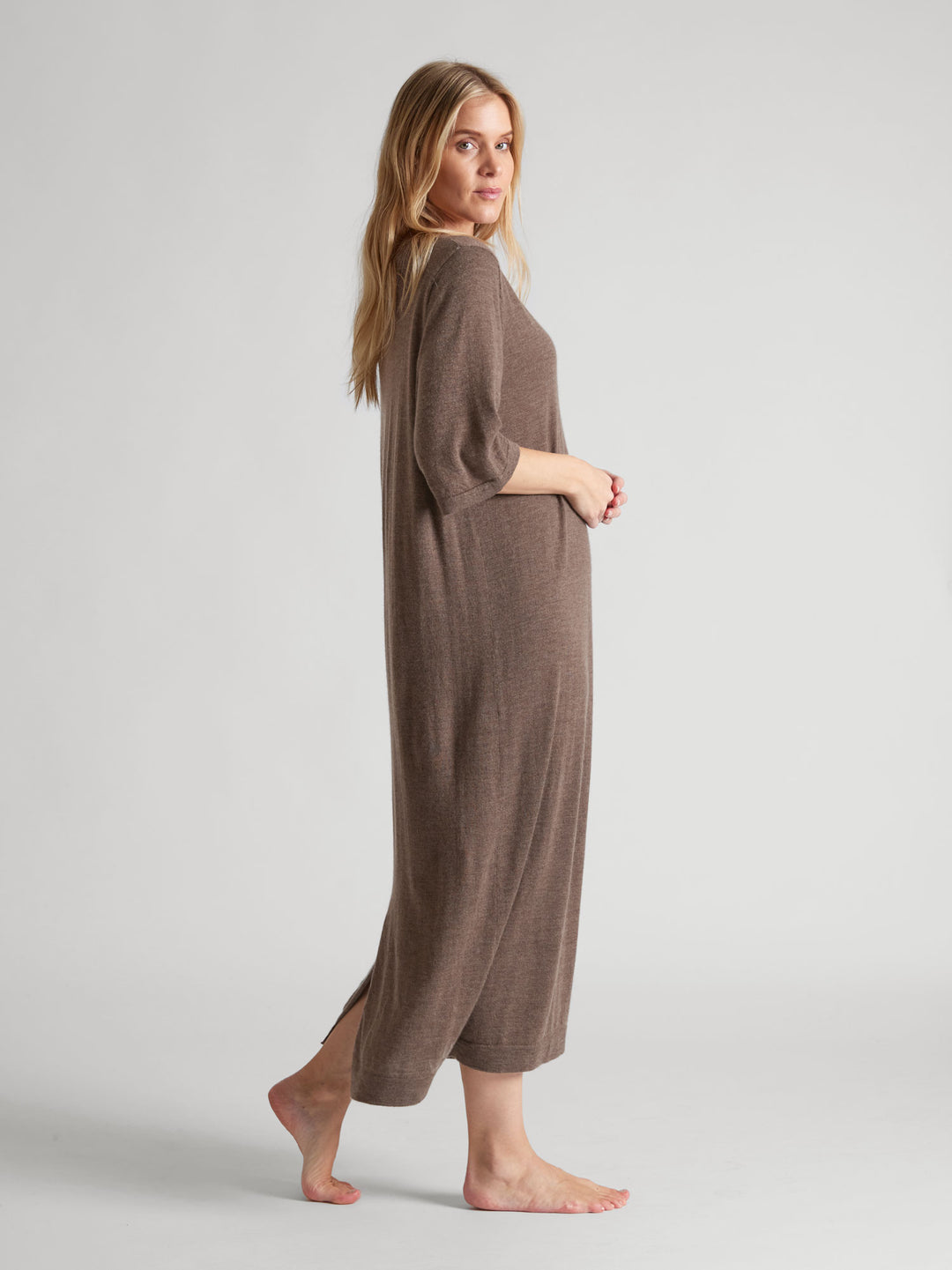 Long, light, thin, cashmere dress "June" in 100% pure cashmere. Color: Dark Toast. Scandinavian design by Kashmina.