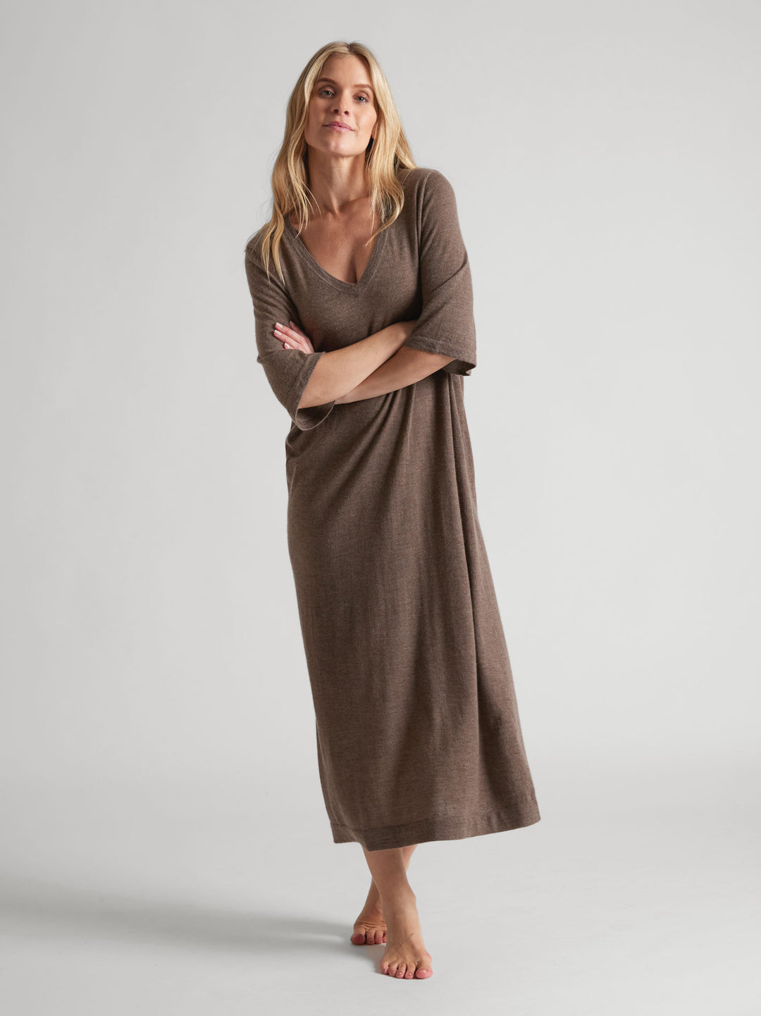Long, light, thin, cashmere dress "June" in 100% pure cashmere. Color: Dark Toast. Scandinavian design by Kashmina.
