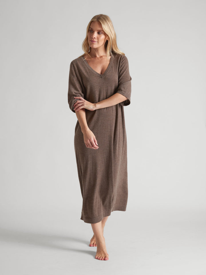 Long, light, thin, cashmere dress "June" in 100% pure cashmere. Color: Dark Toast. Scandinavian design by Kashmina.