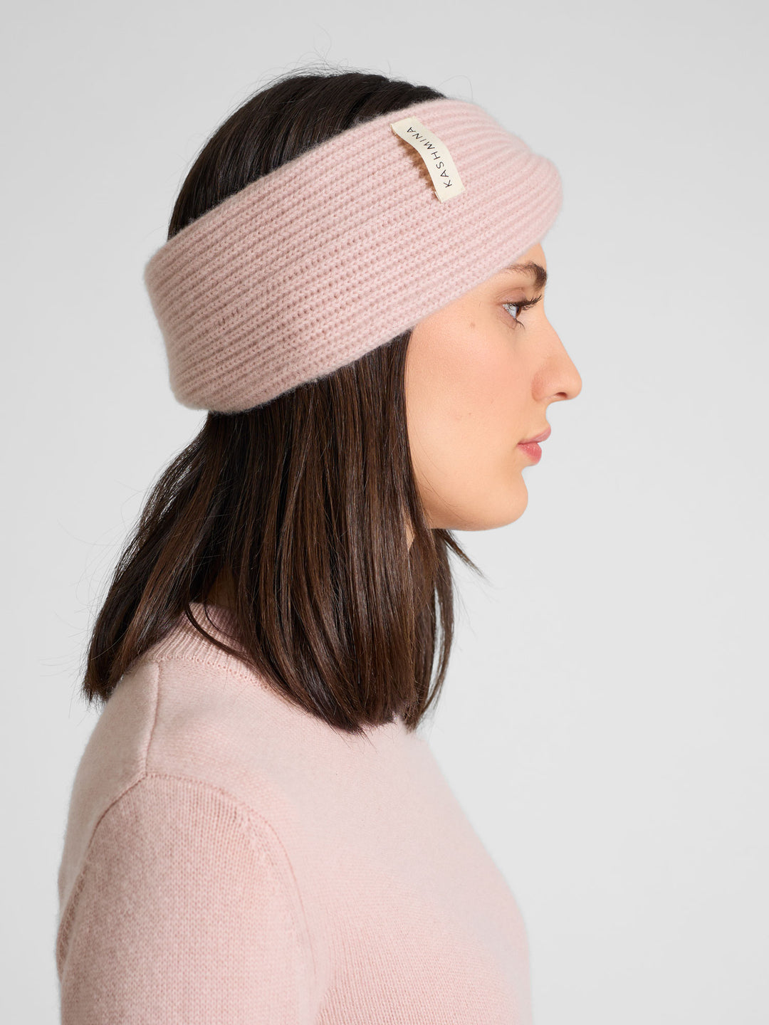 Head band "Freya" in 100% pure cashmere. Scandinavian design by Kashmina. Color: Rose Glow.