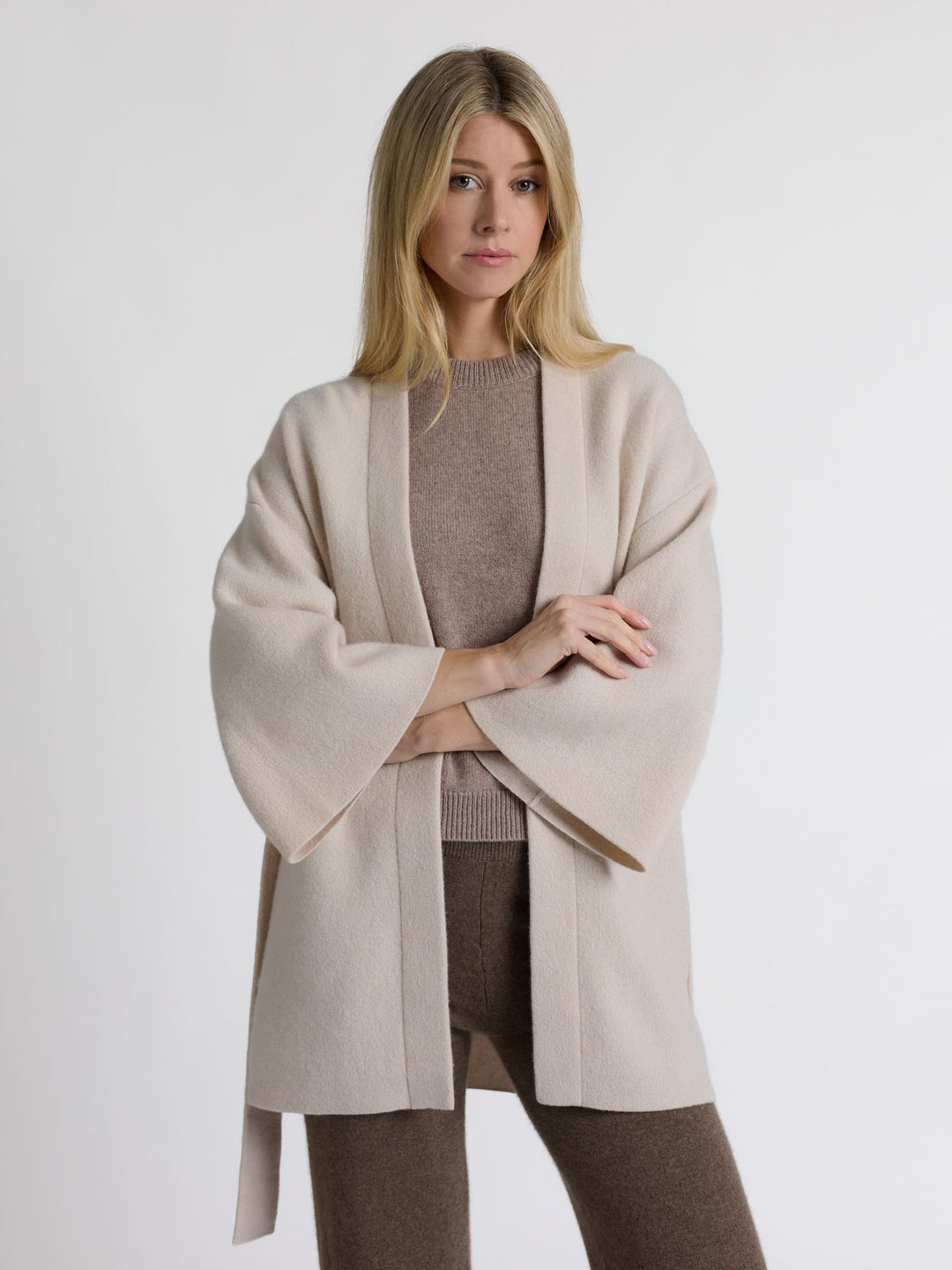 Cashmere jacket "Vera" in 100% pure cashmere. Scandinavian design by Kashmina. Color: Cream.