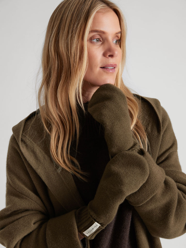 Cashmere mittens "Fryd" in 100% pure cashmere. Scandinavian design by Kashmina. Color: Hunter.