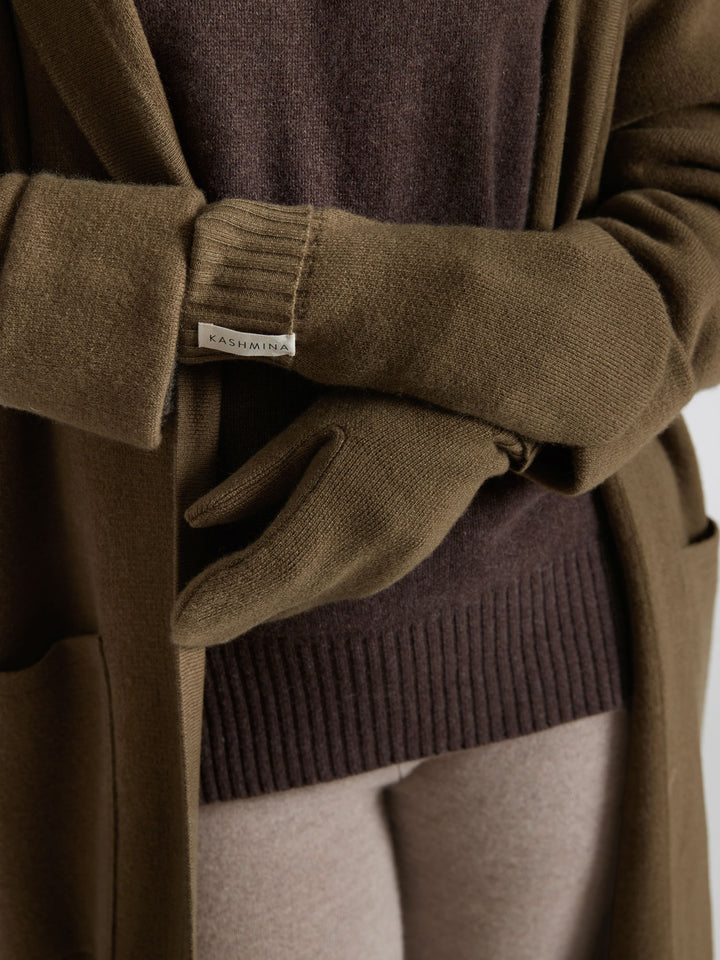 Cashmere mittens "Fryd" in 100% pure cashmere. Scandinavian design by Kashmina. Color: Hunter.