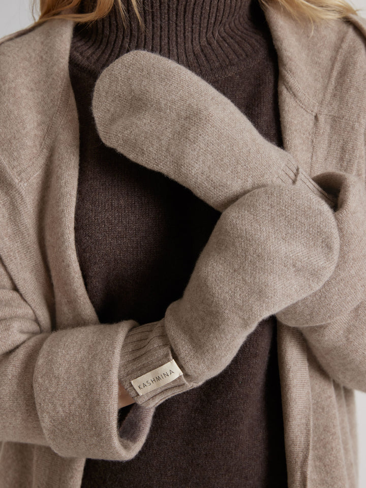 Cashmere mittens "Fryd" in 100% pure cashmere. Scandinavian design by Kashmina. Color: Toast.
