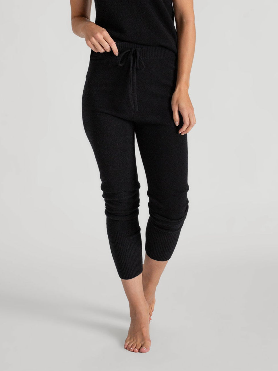 Cashmere pants "Chill" in 100% pure cashmere. Color: Black. Scandinavian design by Kashmina.