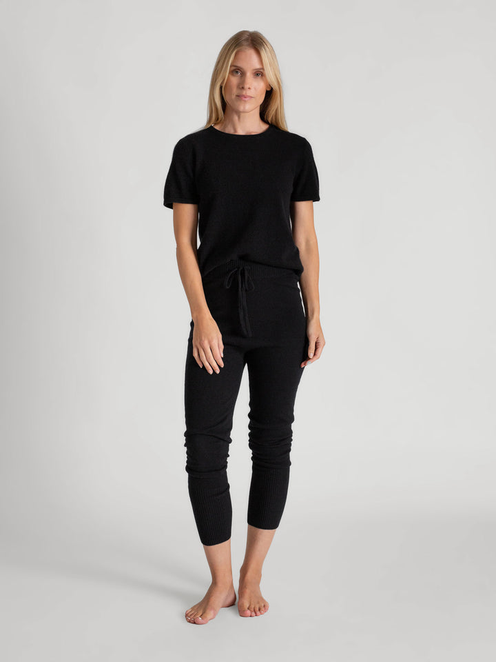Cashmere pants "Chill" in 100% pure cashmere. Color: Black. Scandinavian design by Kashmina.
