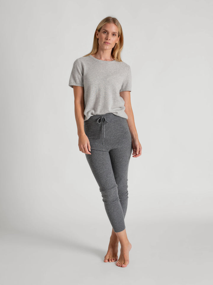 Cashmere pants "Chill Pants" in 100% pure cashmere. color: Dark grey. Scandinavian design by Kashmina.