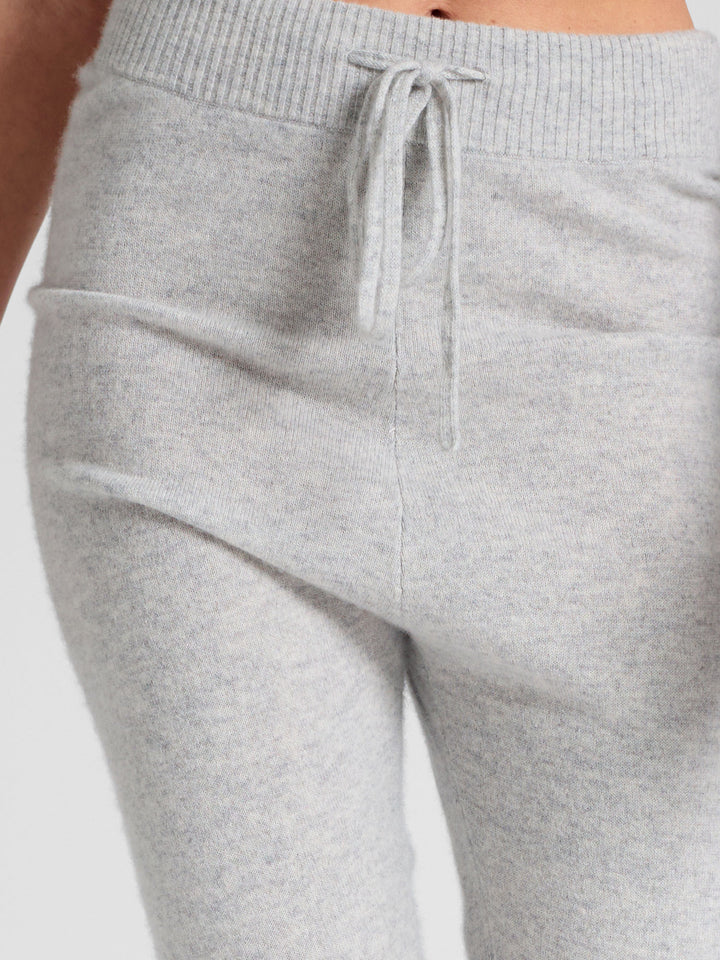 Cashmere pants "Chill Pants" in 100% pure cashmere. color: light grey. Scandinavian design by Kashmina