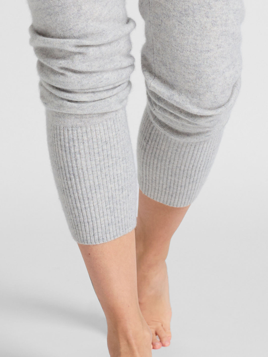 Cashmere pants "Chill Pants" in 100% pure cashmere. color: light grey. Scandinavian design by Kashmina