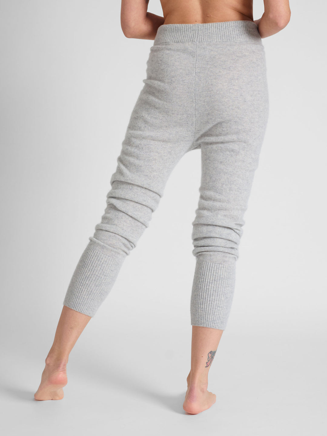Cashmere pants "Chill Pants" in 100% pure cashmere. color: light grey. Scandinavian design by Kashmina.