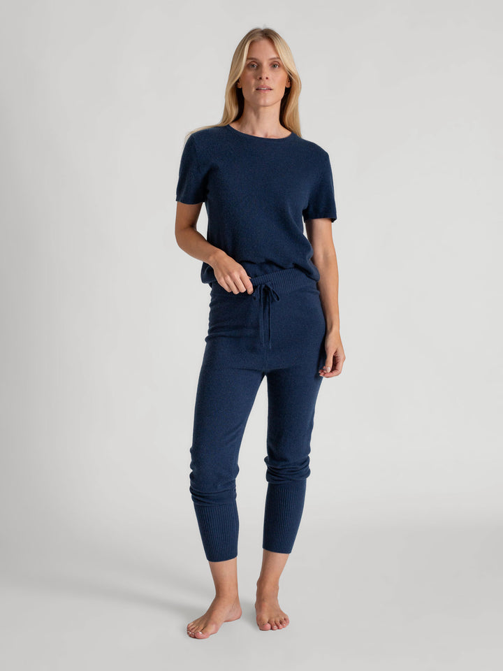 cashmere pants "Chill pants" in 100% pure cashmere. Scandinavian design by Kashmina. Color: mountain blue