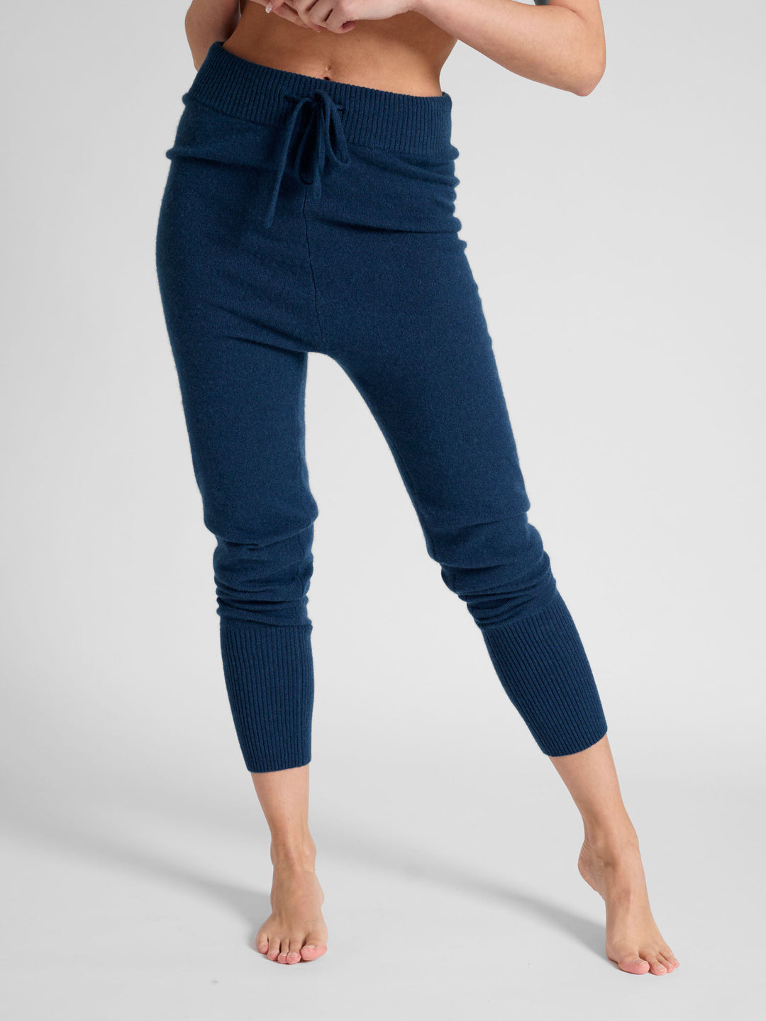 cashmere pants "Chill pants" in 100% pure cashmere. Scandinavian design by Kashmina. Color: mountain blue