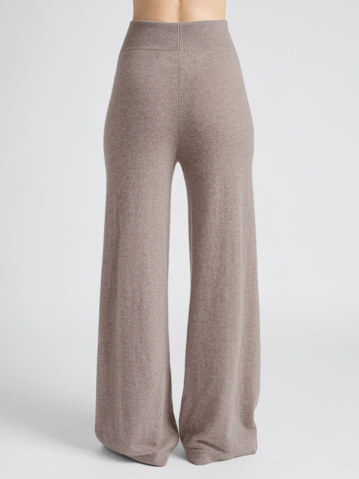 Cashmere pants "Dagny" in 100% pure cashmere. Scandinavian design by Kashmina. Color: Toast.
