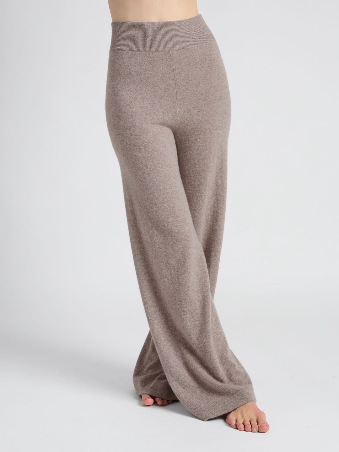 Cashmere pants "Dagny" in 100% pure cashmere. Scandinavian design by Kashmina. Color: Toast.
