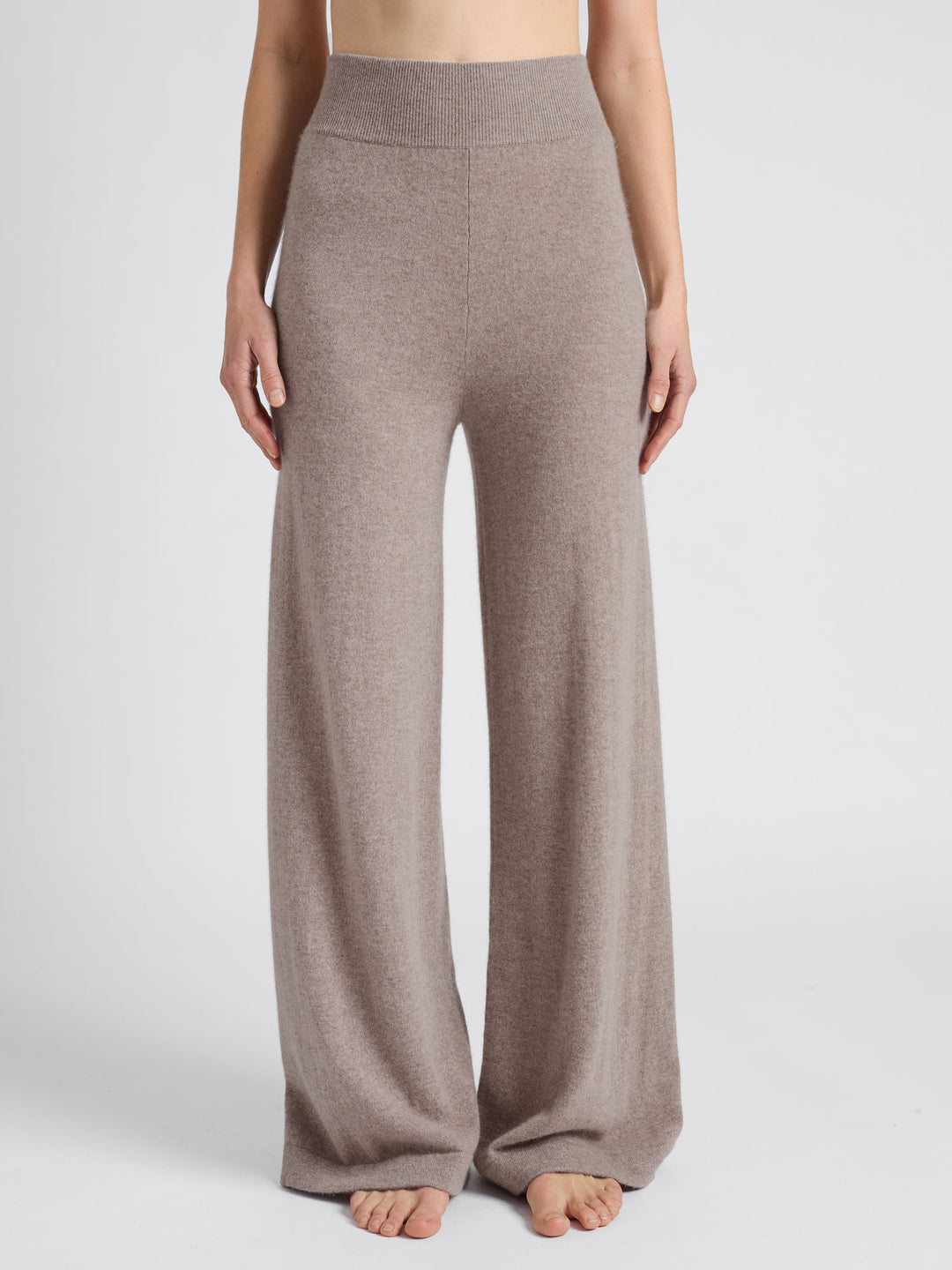 Cashmere pants "Dagny" in 100% pure cashmere. Scandinavian design by Kashmina. Color: Toast.
