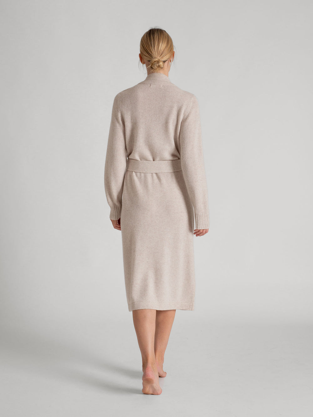 Cashmere morning robe Premium in 100% pure cashmere. Scandinavian design by Kashmina. Color: Beige.
