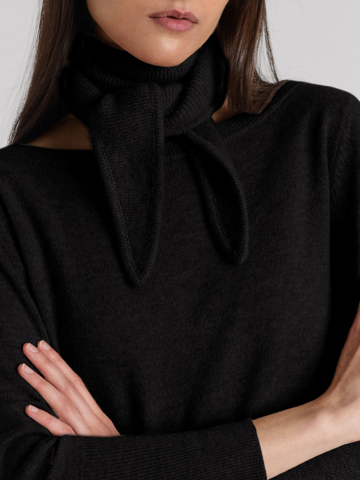 Small cashmere scarf "Alfie" in 100% pure cashmere. Scandinavian design by Kashmina. Color: Black.