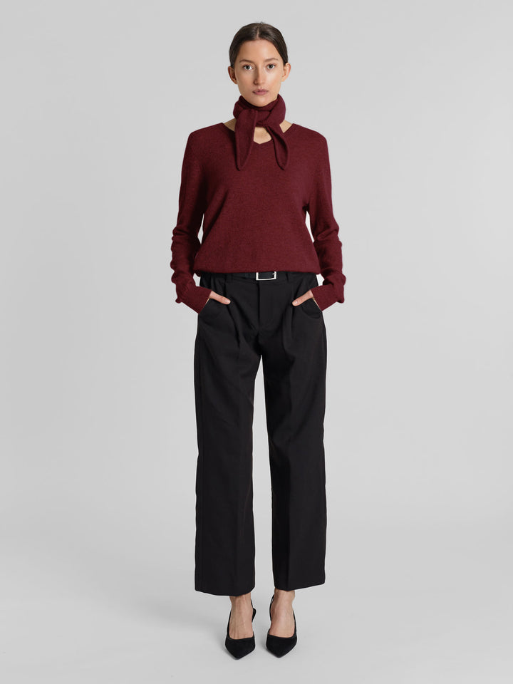 Small cashmere scarf "Alfie" in 100% pure cashmere. Scandinavian design by Kashmina. Color: Bordeaux.