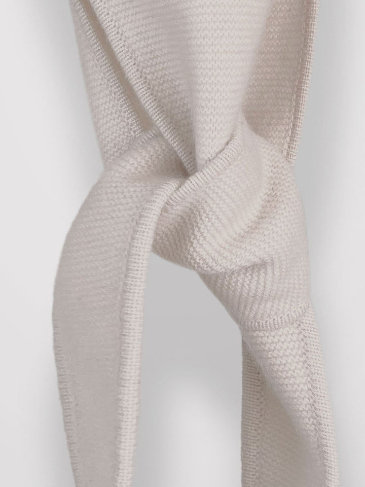 Small cashmere scarf "Alfie" in 100% pure cashmere. Scandinavian design by Kashmina. Color: Cream.