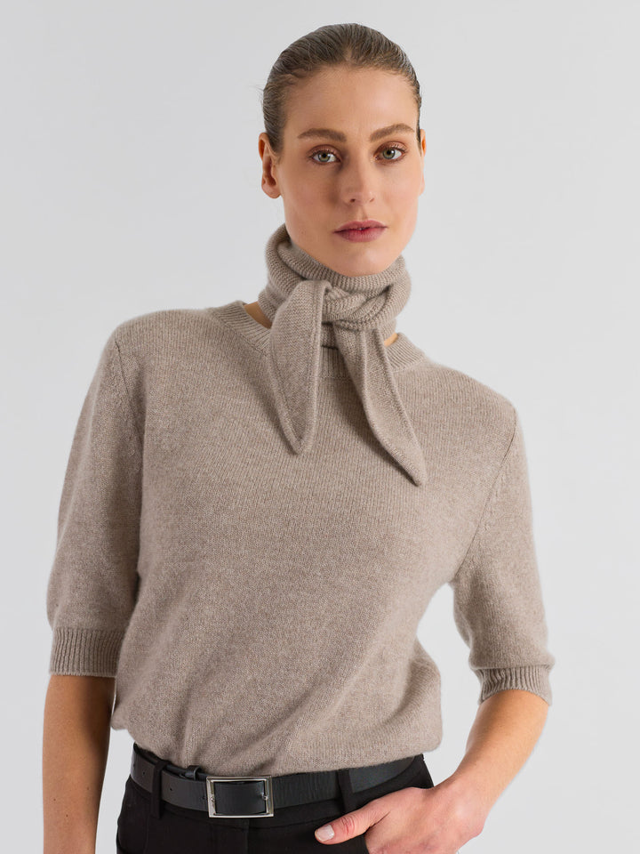 Small cashmere scarf "Alfie" in 100% pure cashmere. Scandinavian design by Kashmina. Color: Toast.