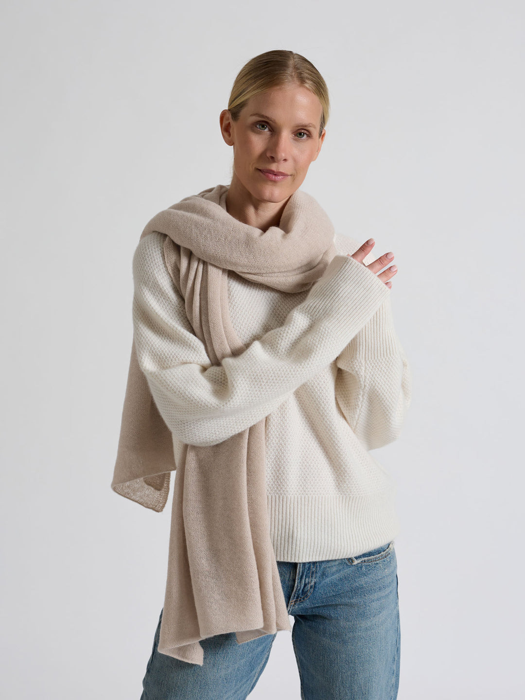 Cashmere scarf "Flow" 100% cashmere from Kashmina. Norwegian design. Color: Cream.