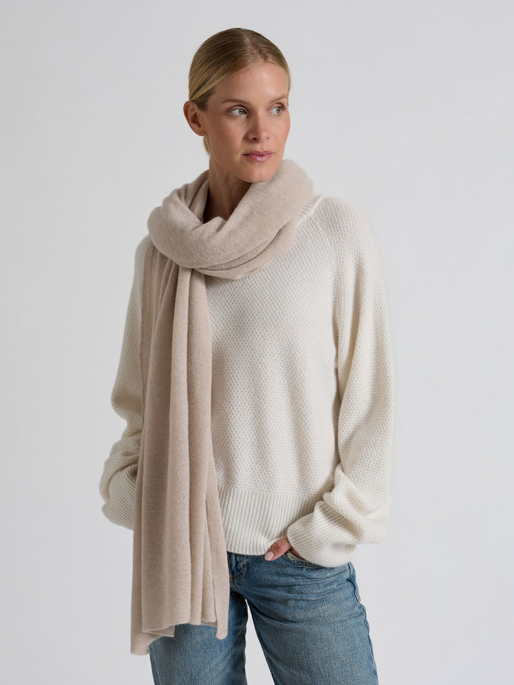 Cashmere scarf "Flow" 100% cashmere from Kashmina. Norwegian design. Color: Cream.
