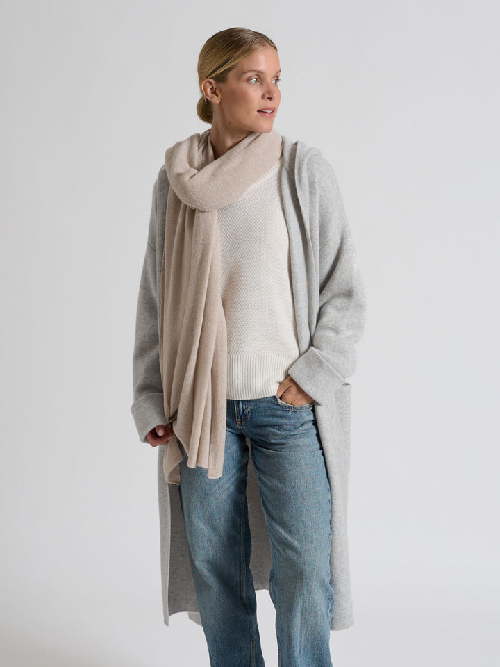 Cashmere scarf "Flow" 100% cashmere from Kashmina. Norwegian design. Color: Cream.