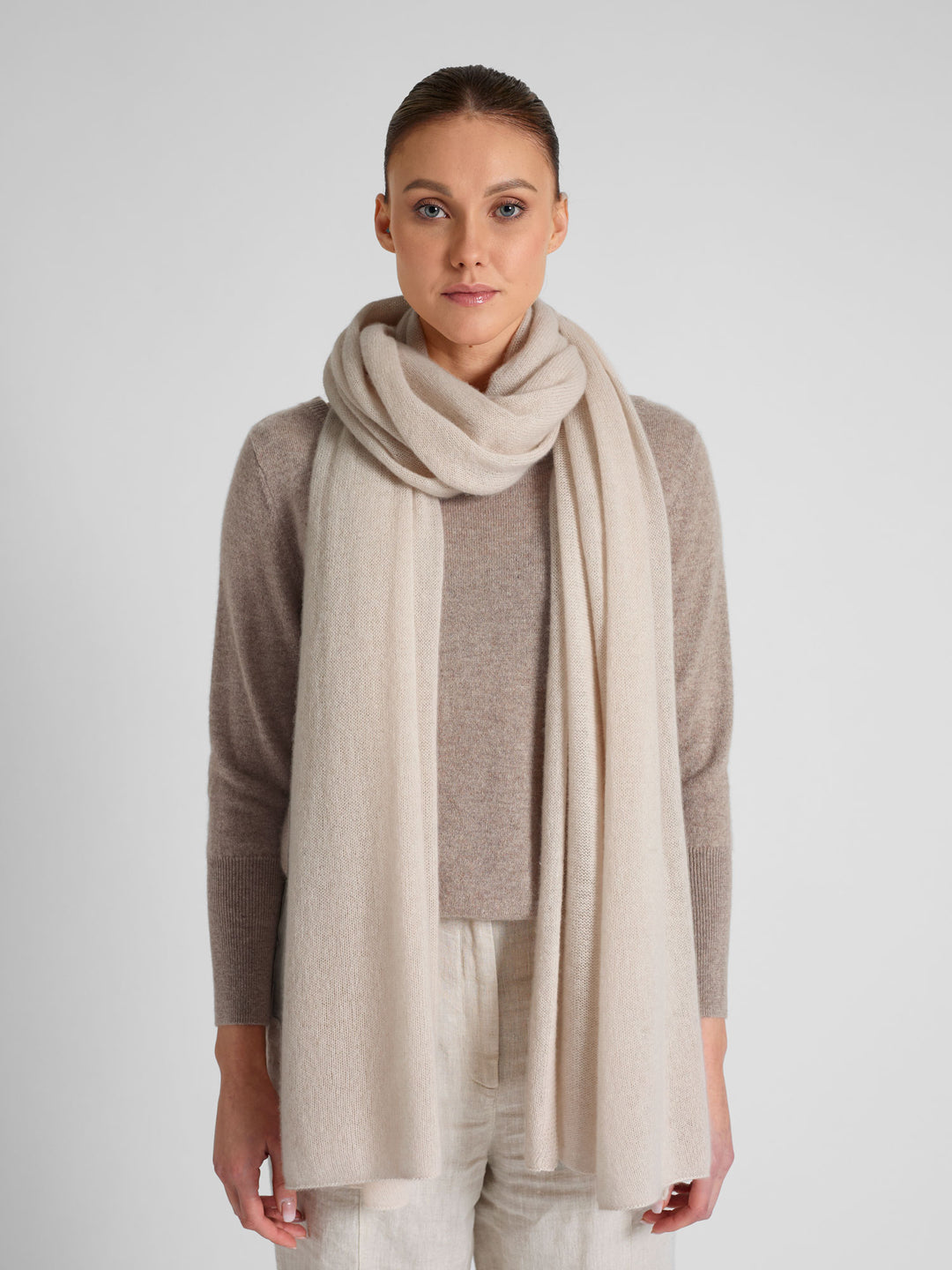 Cashmere scarf "Flow" 100% cashmere from Kashmina. Norwegian design. Color: Cream.