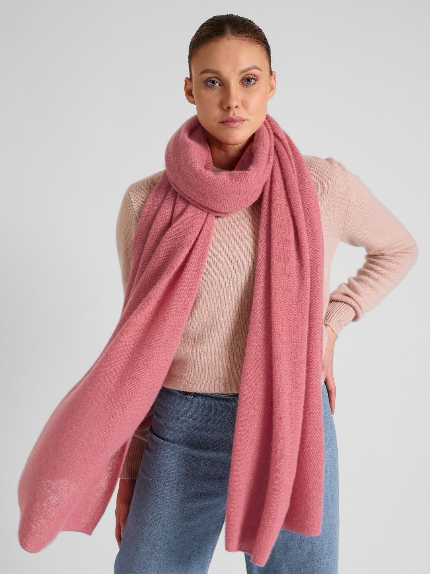 Airy cashmere scarf Flow pink berry Kashmina of Norway