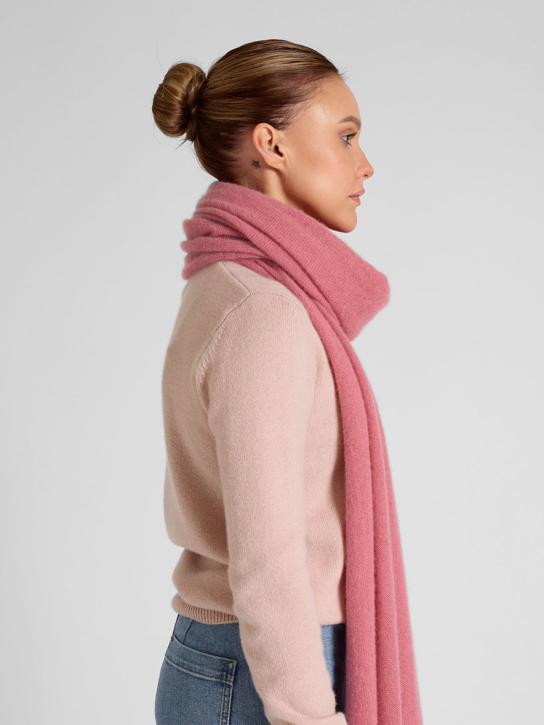 Airy cashmere scarf "Flow" - pink berry - 100% pure Cashmere - Scandinavian design - Kashmina of Norway