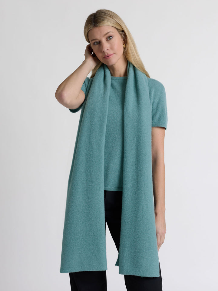 Cashmere scarf in 100% pure cashmere. Color: Arctic. Scandinavian design by Kashmina.