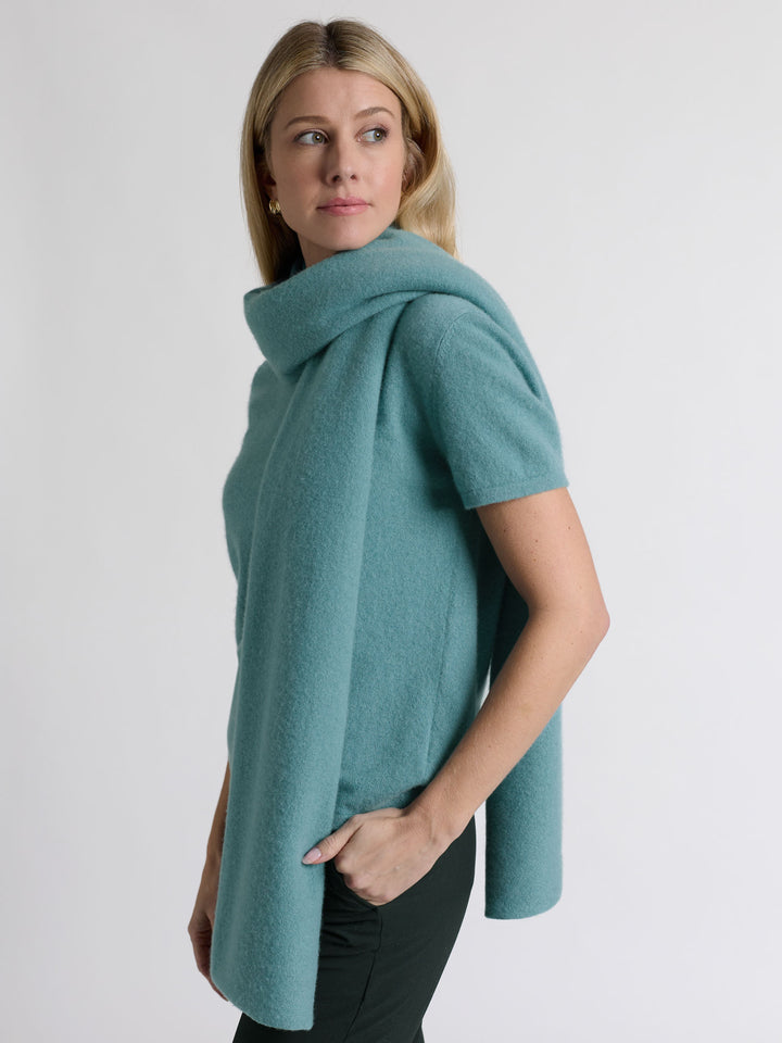 Cashmere scarf in 100% pure cashmere. Color: Arctic. Scandinavian design by Kashmina.