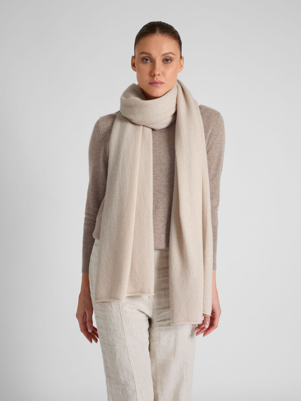 Cashmere scarf "Signature" in 100% cashmere. Color: Cream. Scandinavian design by Kashmina