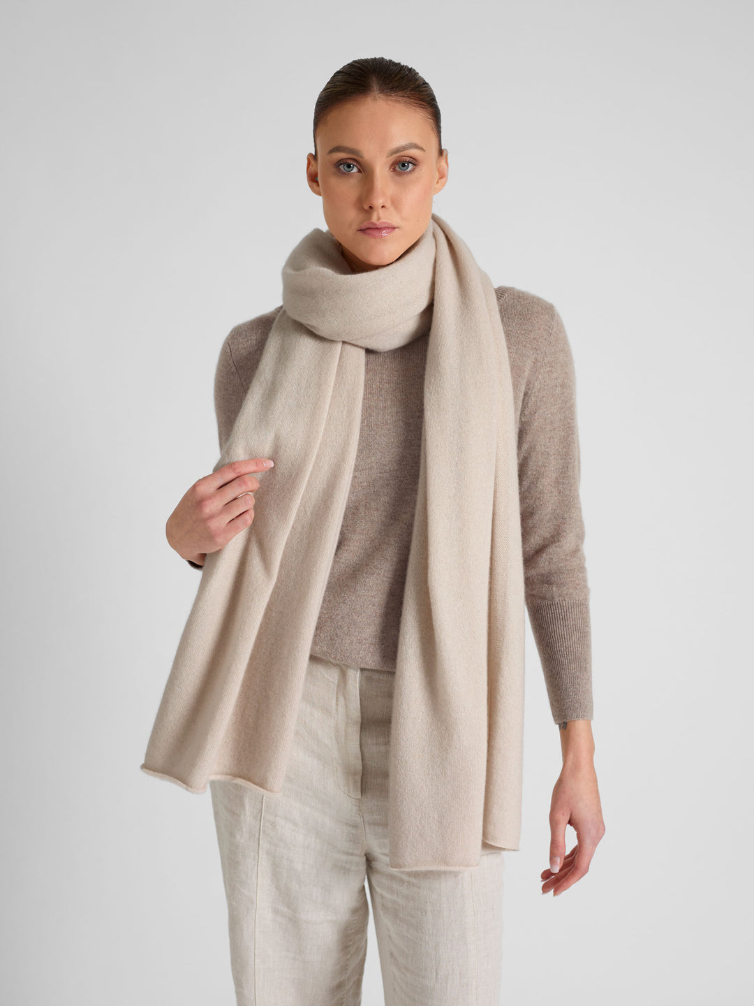 Cashmere scarf "Signature" in 100% cashmere. Color: Cream. Scandinavian design by Kashmina