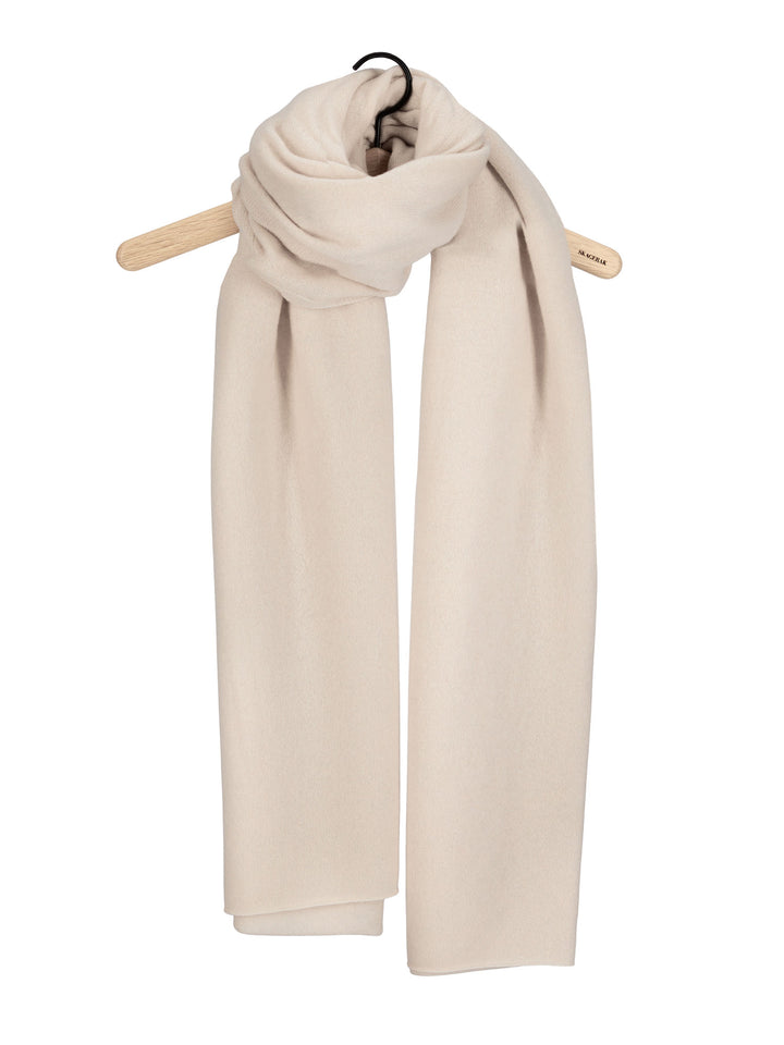 Cashmere scarf "Signature" in 100% cashmere. Color: Cream. Scandinavian design by Kashmina