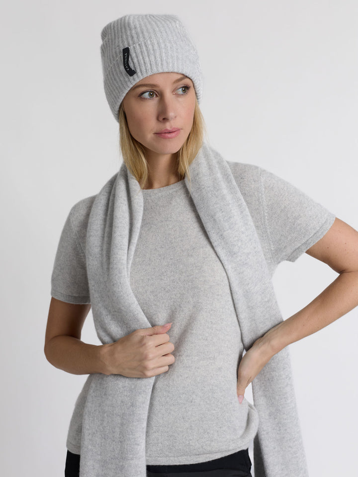 Cashmere scarf "Signature" light grey, in 100% cashmere from Kashmina. Scandinavian design.