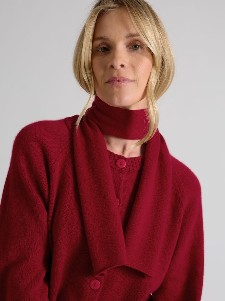Kashmirskjerf i 100% ren kasjmirull. Norsk design fra Kashmina. Farge: Aroma Red.