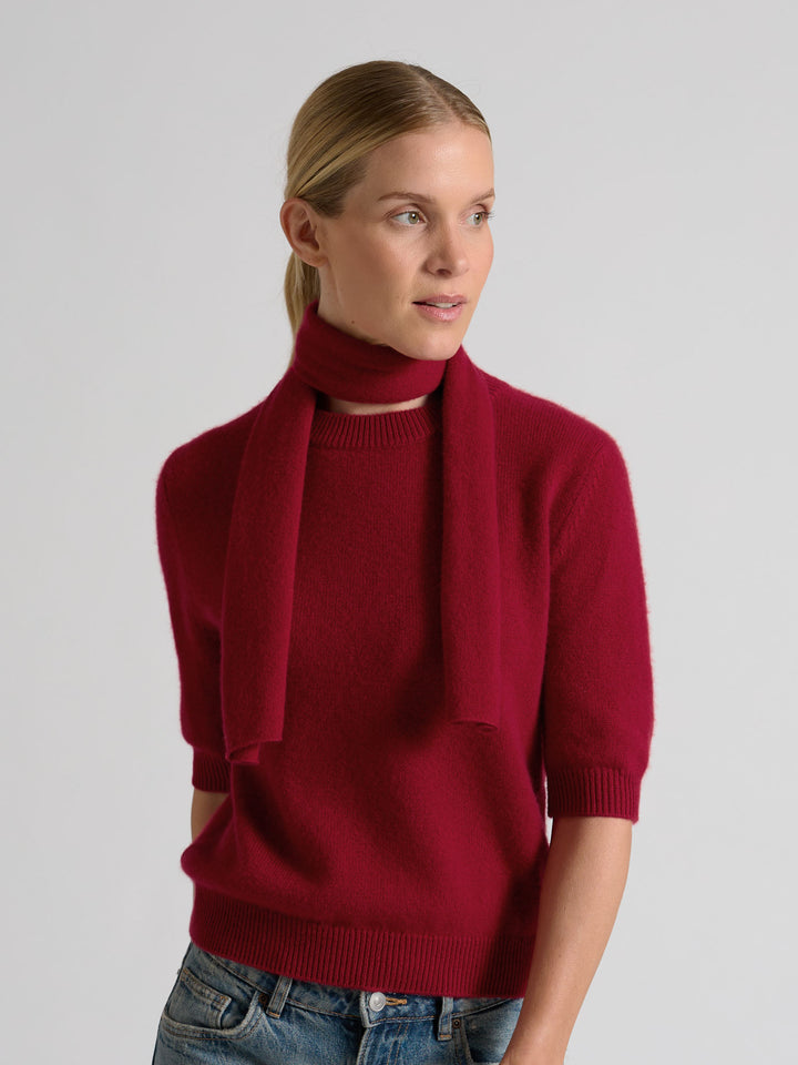 Kashmirskjerf i 100% ren kasjmirull. Norsk design fra Kashmina. Farge: Aroma Red.