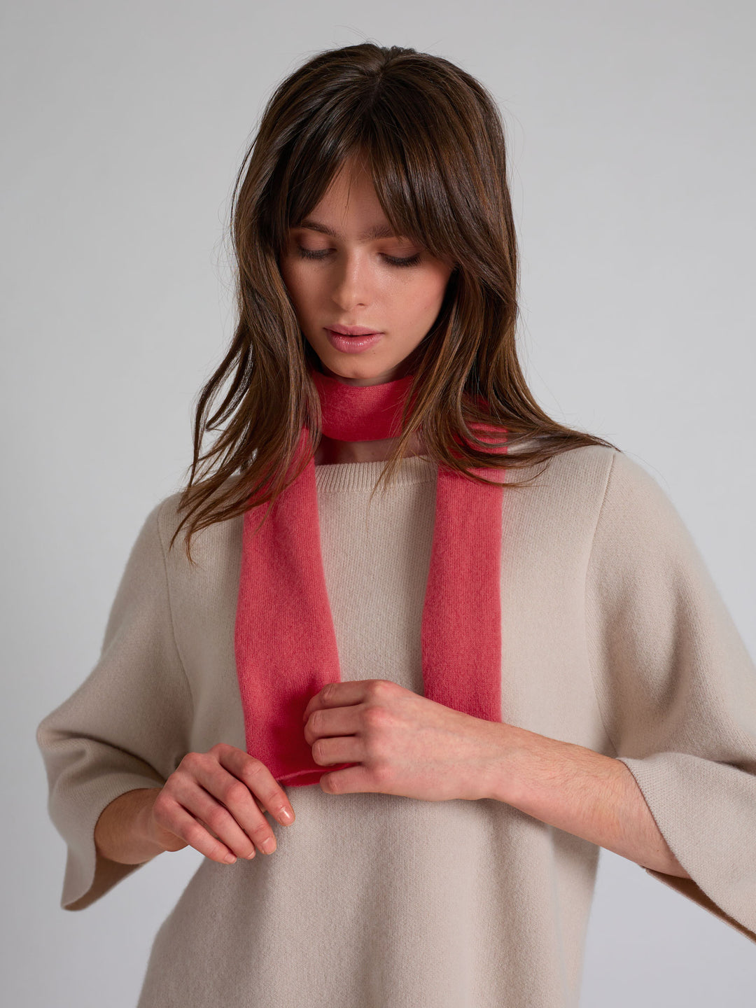 Cashmere scarf in 100% pure cashmere. Scandinavia design by Kashmina. Color: Coral.